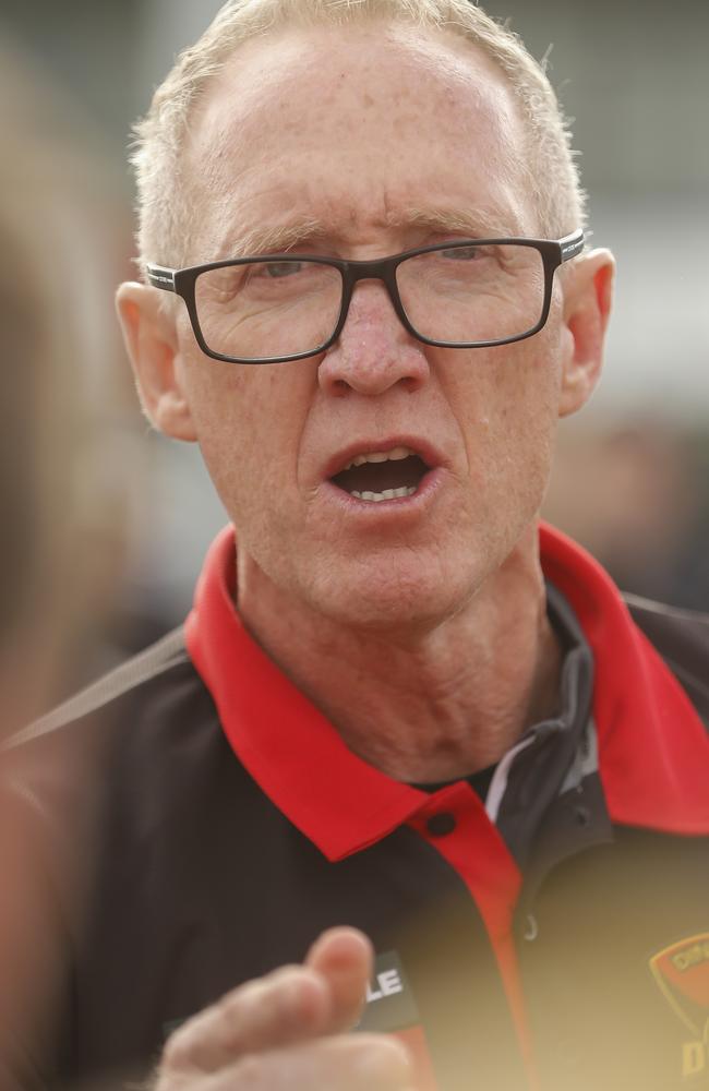 Dingley coach Shane Morwood at the quarter-time huddle. Picture: Valeriu Campan