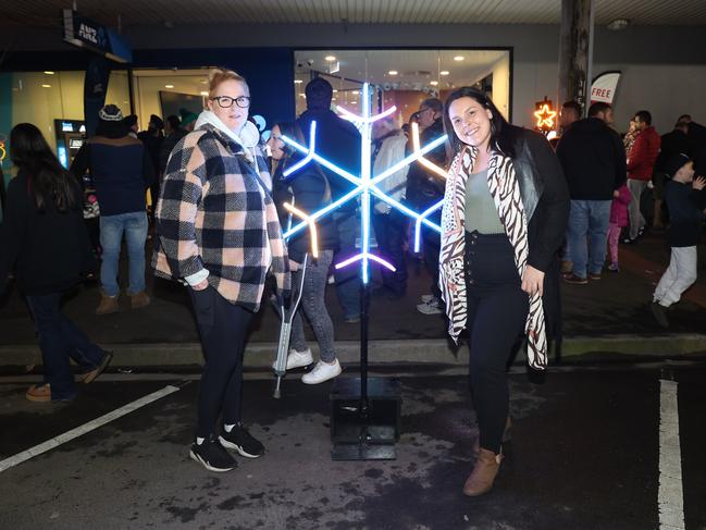 MELBOURNE, AUSTRALIA - JULY 26 2024 Karly and Taylor Attend the Gippsland SnowFest held in Warragul. Picture: Brendan Beckett