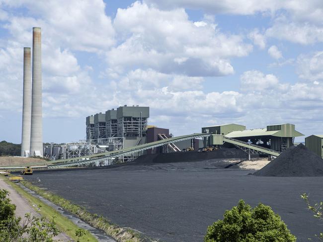 31/10/2017: Eraring Power Station, New South Wales' largest coal-fired power station, is taking on extra coal and lifting output 10 per cent ahead of summer peaks. Hollie Adams/The Australian