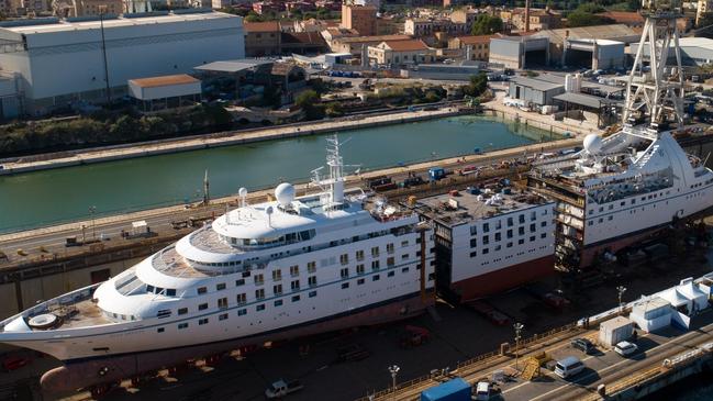 Windstar yacht Star Breeze undergoes a ‘stretching’.