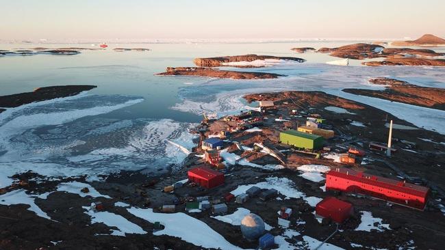 Mawson research station. © Michael Brill/Australian Antarctic Division (AAD)