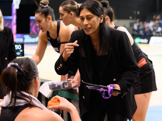 Taurua providing her words of wisdom to her New Zealand team in 2023. Picture: Kai Schwoerer/Getty Images