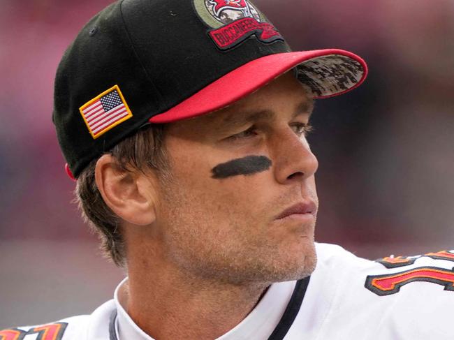 SANTA CLARA, CALIFORNIA - DECEMBER 11: Tom Brady #12 of the Tampa Bay Buccaneers warms-up prior to the game against the San Francisco 49ers at Levi's Stadium on December 11, 2022 in Santa Clara, California.   Thearon W. Henderson/Getty Images/AFP (Photo by Thearon W. Henderson / GETTY IMAGES NORTH AMERICA / Getty Images via AFP)