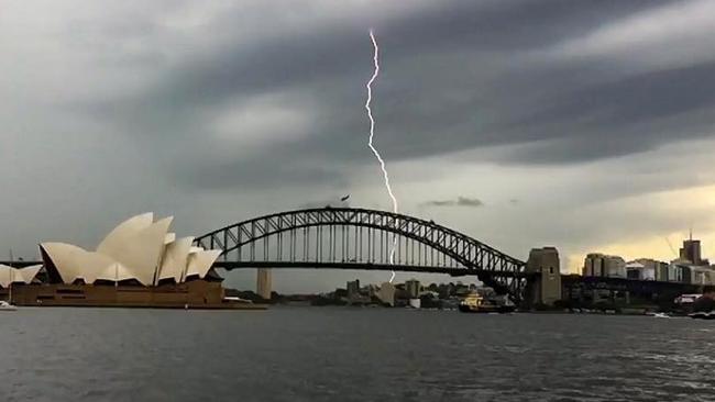 Sydney weather: Why you were woken at 2am | Daily Telegraph