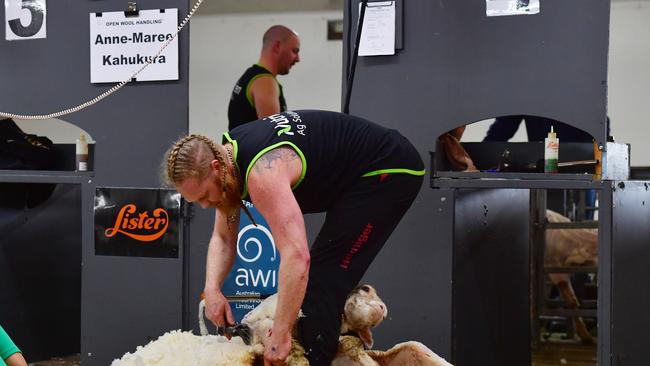 Jonathan Smith shows his shearing skills at Bendigo. Picture: Zoe Phillips