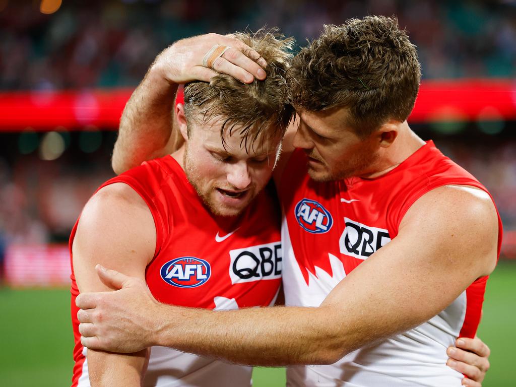 SYDNEY, AUSTRALIA - SEPTEMBER 07: Luke Parker of the Swans celebrates with Braeden Campbell during the 2024 AFL First Qualifying Final match between the Sydney Swans and the GWS GIANTS at The Sydney Cricket Ground on September 07, 2024 in Sydney, Australia. (Photo by Dylan Burns/AFL Photos via Getty Images)