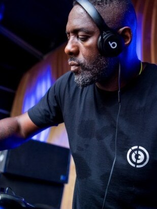 Elba in DJ mode..