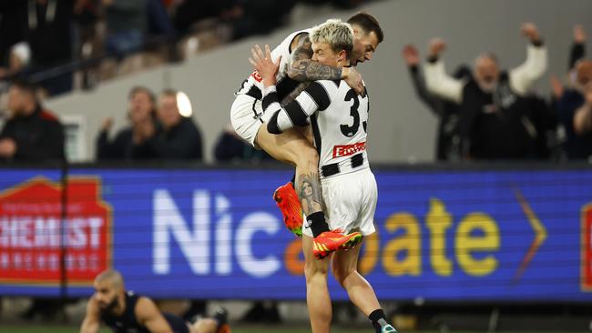 Jamie Elliott celebrates after kicking the match-winning goal. Picture: Daniel Pockett/Getty Images