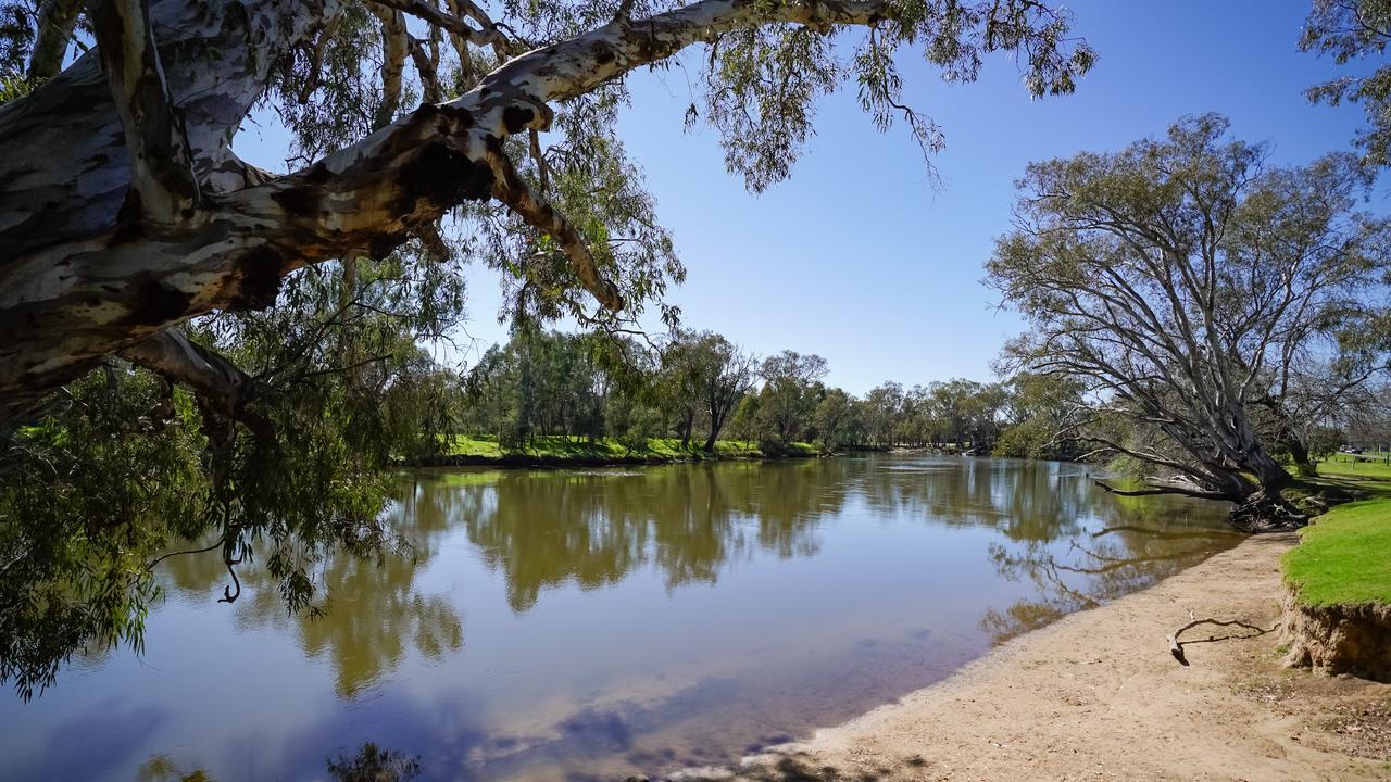 RESCUE: Two teenagers, 14, saved from Murray River near Albury | news ...