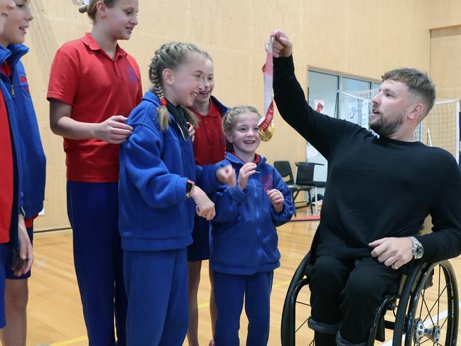 MELBOURNE, AUSTRALIA - NewsWire Photos, MAY 24, 2022. The Premier, Daniel Andrews, the Deputy Premier, James Merlino, and the Australian of  the Year, Dylan Alcott, will announce extra support for students with a disability. Dylan shows off his gold medal to students at Port Melbourne Primary : NCA NewsWire / David Crosling