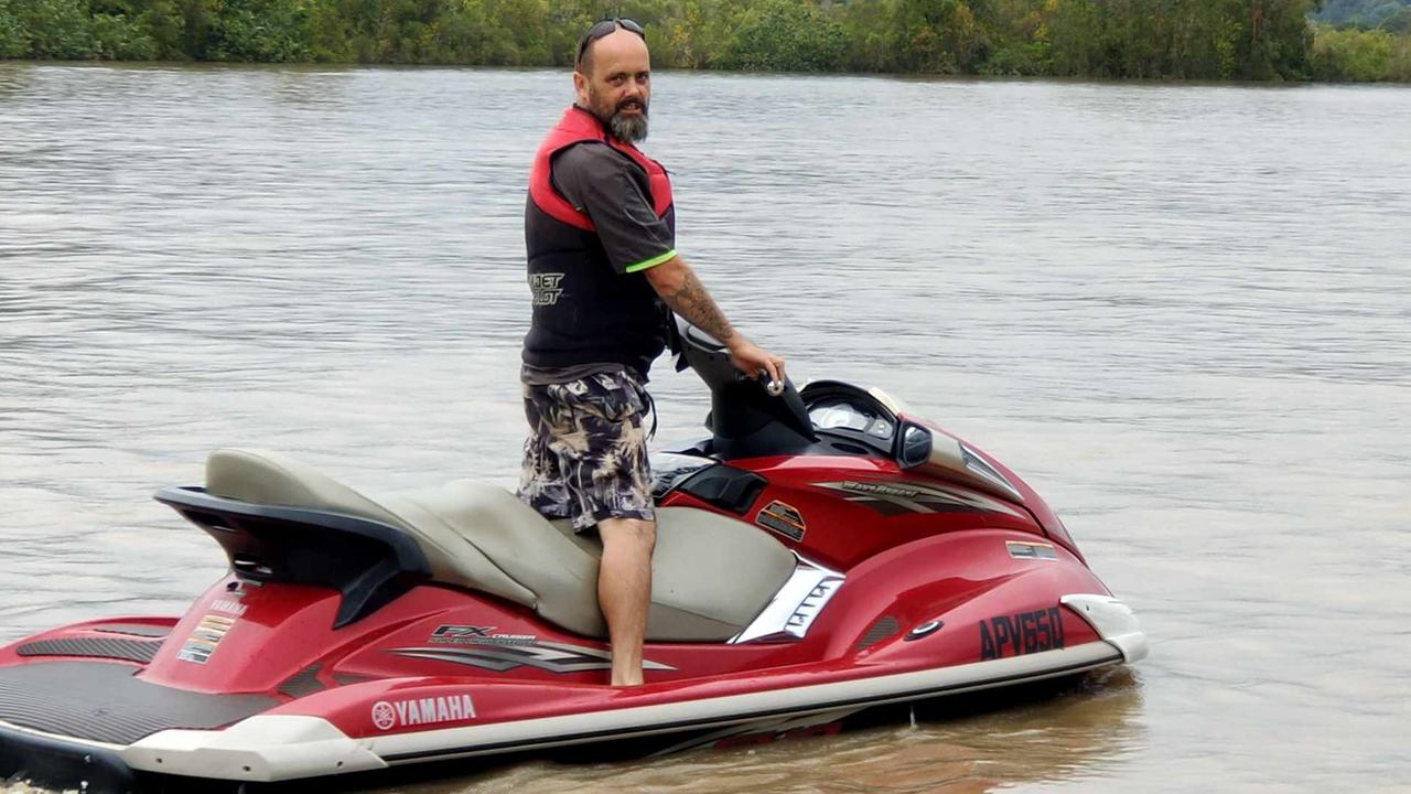 Edmonton resident Boe Willcox has been ferrying people back and forth between Holloways Beach and Stratford on Monday morning, December 18, 2023.