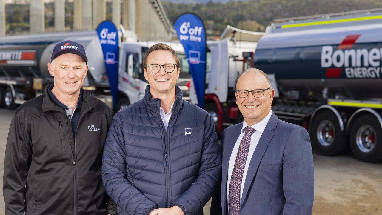 How 220,000 Tasmanians can get a 6-cent fuel discount