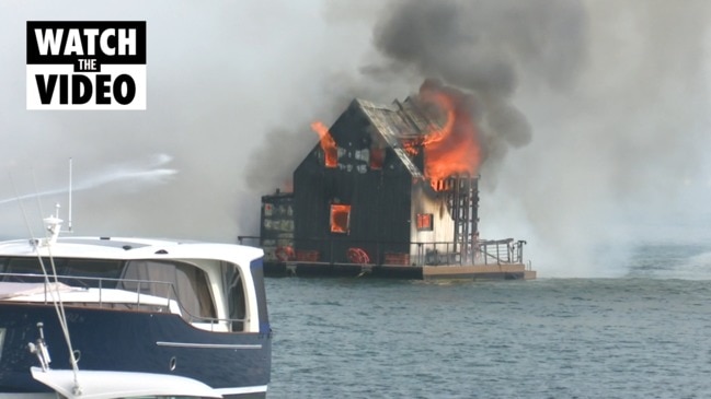 Houseboat has been destroyed by fire in Palm Beach