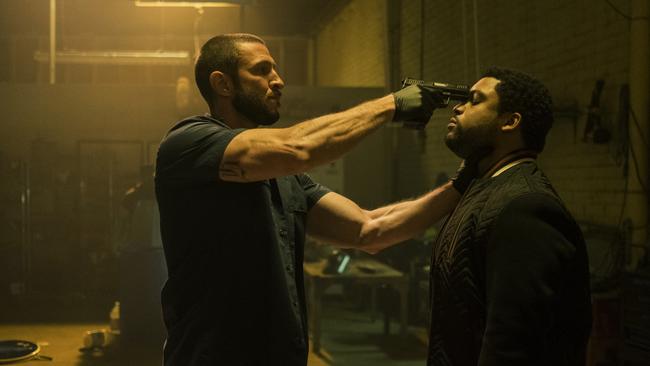 Pablo Schreiber and O'Shea Jackson Jr in <i>Den of Thieves.</i>