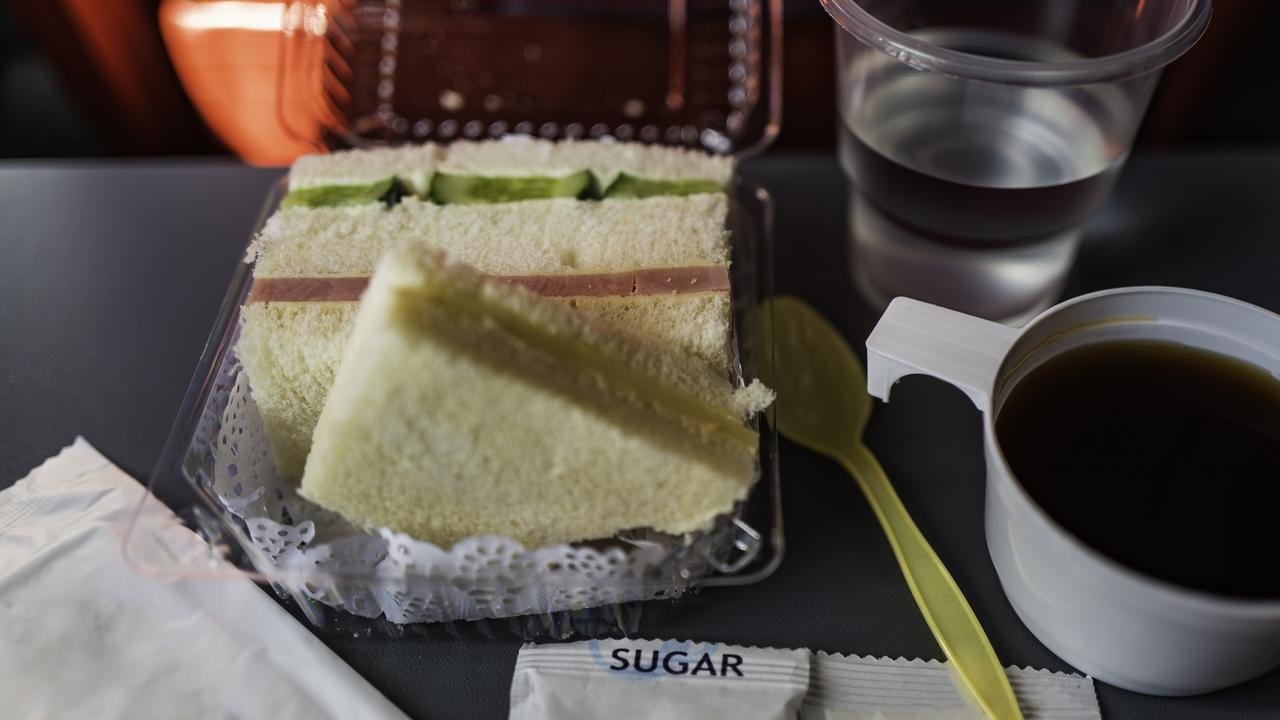 Plane Etiquette: The Food You Shouldn’t Touch On Flights | Escape.com.au