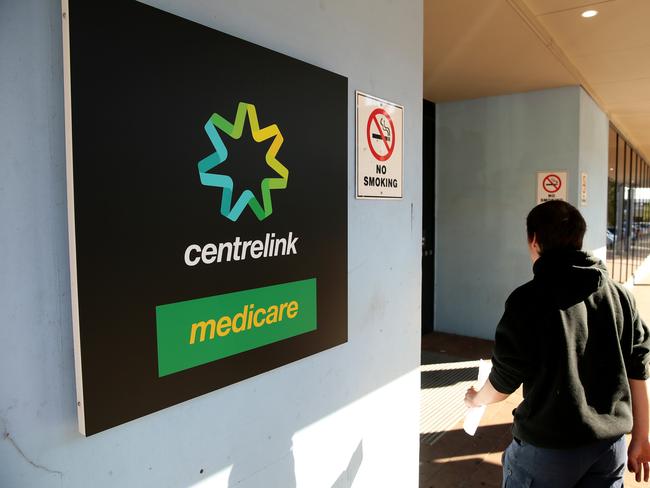 A Centrelink glitch has left Aussies out of pocket.