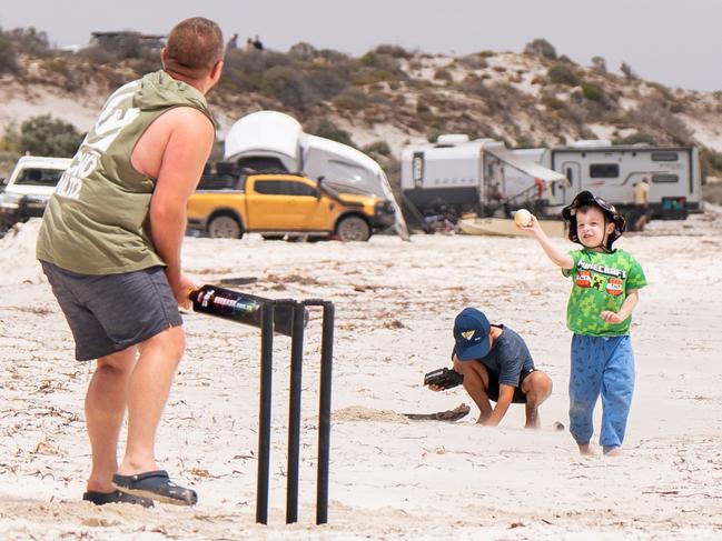 January 6, 2025. Proposed 4WD drive ban on Yorke Peninsula beaches - People having fun at Wauraltee Beach near Port Victoria, Yorke Peninsula. Picture: Tim Joy