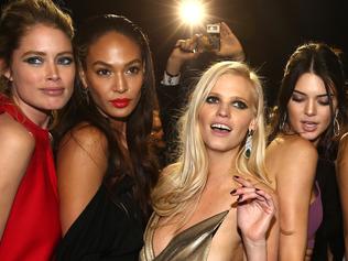 CAP D'ANTIBES, FRANCE - MAY 21: (L-R) Models Doutzen Kroes, Joan Smalls, Lara Stone, Kendall Jenner, Jourdan Dunn and Karlie Kloss onstage during amfAR's 22nd Cinema Against AIDS Gala, Presented By Bold Films And Harry Winston at Hotel du Cap-Eden-Roc on May 21, 2015 in Cap d'Antibes, France. (Photo by Andreas Rentz/Getty Images)