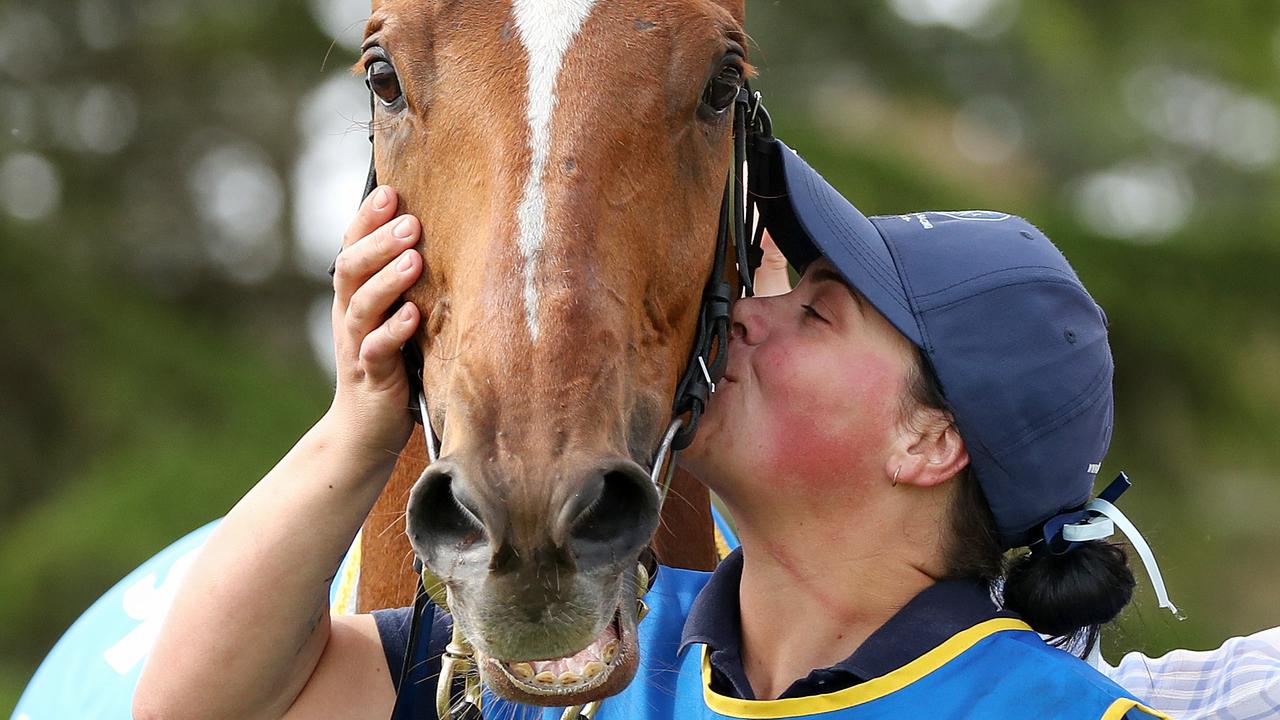 Strapper Daniela gives Kiwia a big kiss after his victory in the Ballarat Cup. Picture: Getty Images