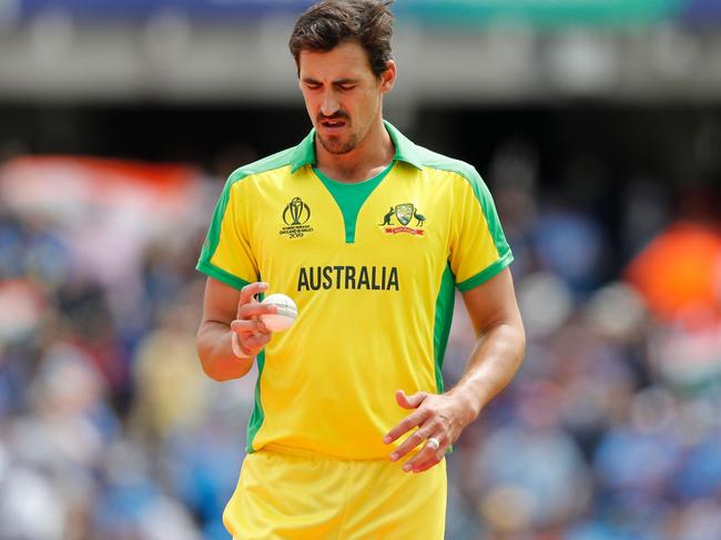 Australia's Mitchell Starc walks back to his mark to bowl during the 2019 Cricket World Cup group stage match between India and Australia at The Oval in London on June 9, 2019. (Photo by Adrian DENNIS / AFP) / RESTRICTED TO EDITORIAL USE