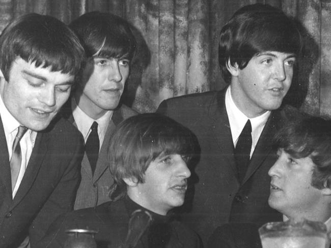 1964. The Beatles give an interview at Southern Cross. Jimmie Nicol. Melbourne. Press conference. Australian tour. HWT ARCHIVAL NEGATIVE: 343