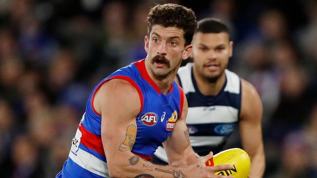 Tom Liberatore’s peripheral vision is almost as good as anyone else in the AFL. Picture: Getty Images