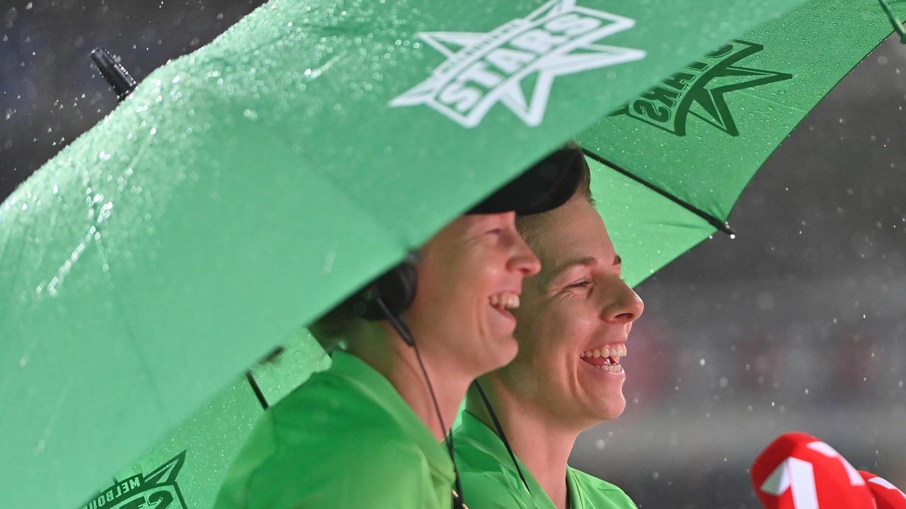 Meg Lanning and Elyse Villani chat during the rain delay. Picture: Getty Images