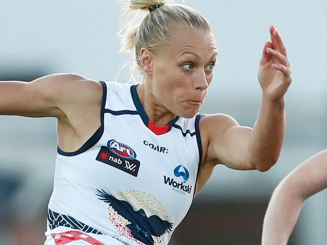 MELBOURNE, AUSTRALIA - FEBRUARY 10: Erin Phillips of the Crows kicks the ball during the 2017 AFLW Round 02 match between the Western Bulldogs and the Adelaide Crows at VU Whitten Oval on February 10, 2017 in Melbourne, Australia. (Photo by Adam Trafford/AFL Media/Getty Images)