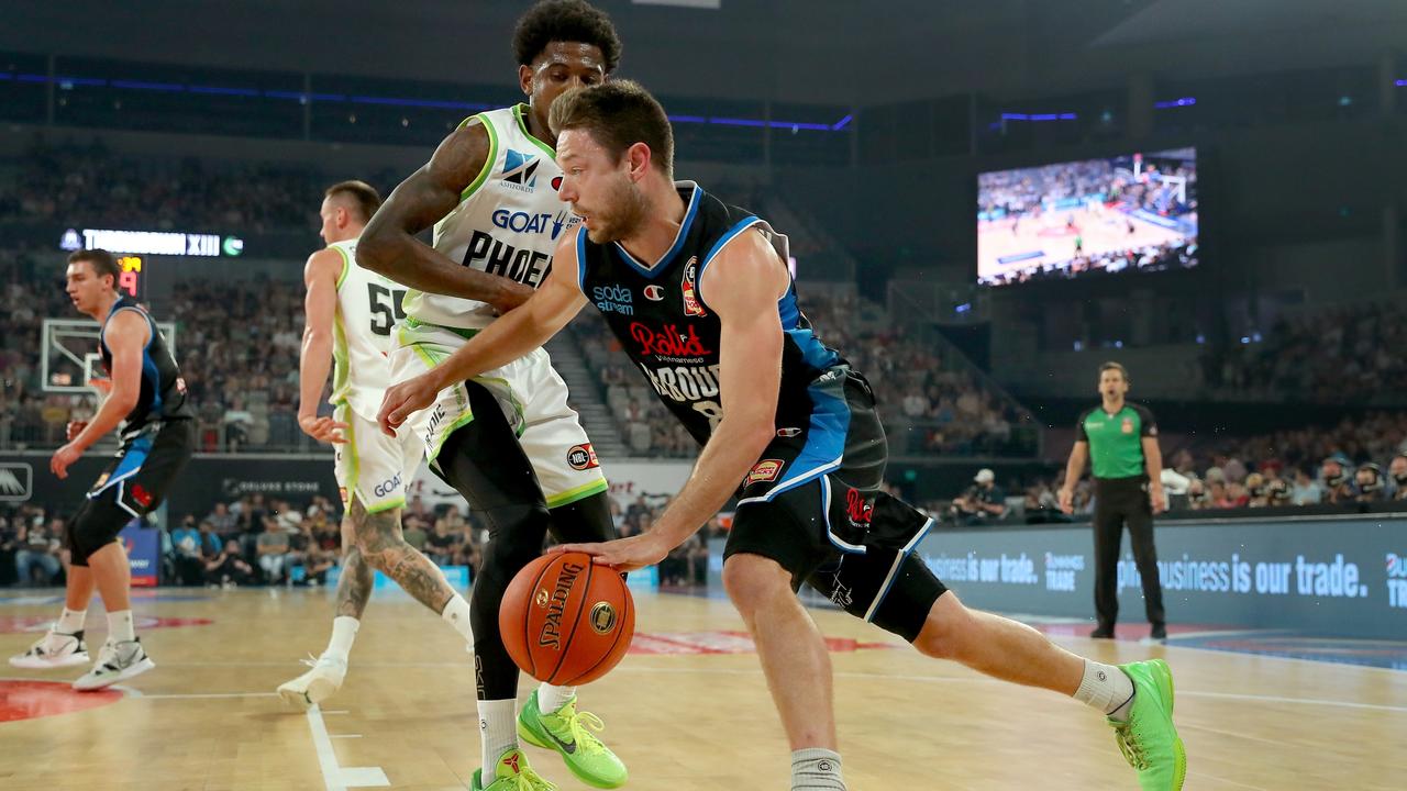 Dellavedova turned it on for the Melbourne crowd. (Photo by Kelly Defina/Getty Images)