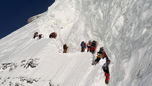 乔戈里峰登山者主张从垂死者身边走过登上顶峰