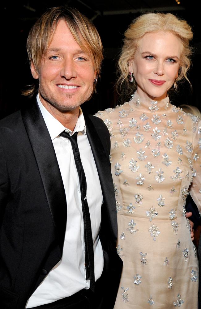 Kidman stunned in an embroidered gown and stole the show with her husban and musician Keith Urban.