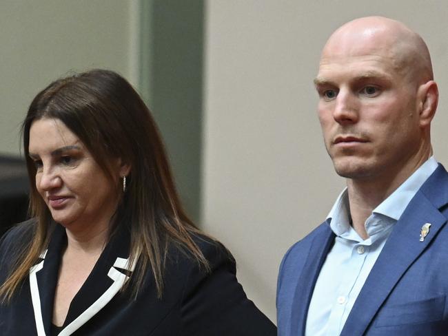 CANBERRA, AUSTRALIA, NewsWire Photos. DECEMBER 5, 2023: Senator Jacqui Lambie and Senator David Pocock during Question Time in the Senate at Parliament House in Canberra. Picture: NCA NewsWire / Martin Ollman