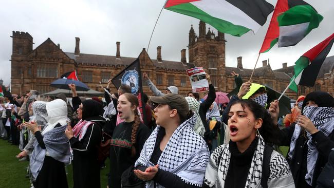 Pro-Palestinian protesters gather on the lawns of the University of Sydney. Picture: Getty Images.