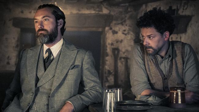 Jude Law as Albus Dumbledore and Richard Coyle as Aberforth Dumbledore. Picture: Warner Bros