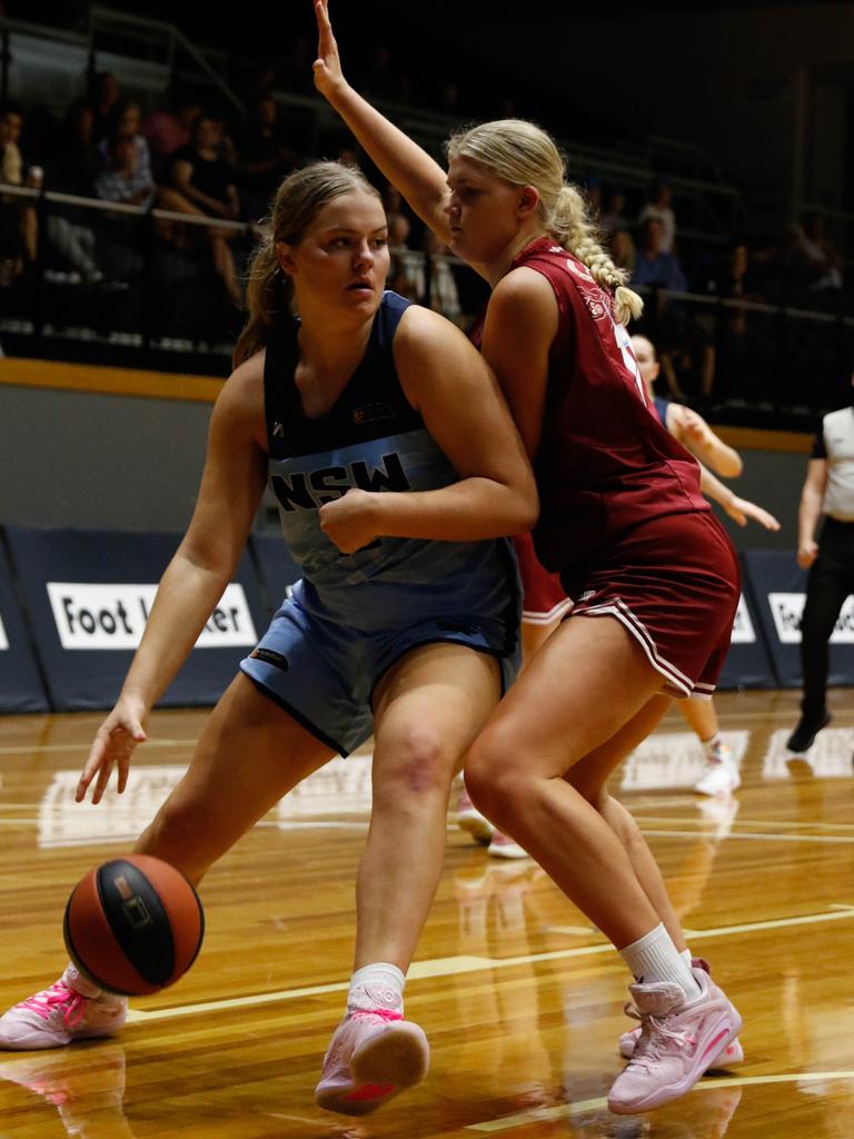 Isla Juffermans and Jess Petrie go head-to-head in the women's semi-final on Saturday. Picture: Jaylee Ismay/BNSW