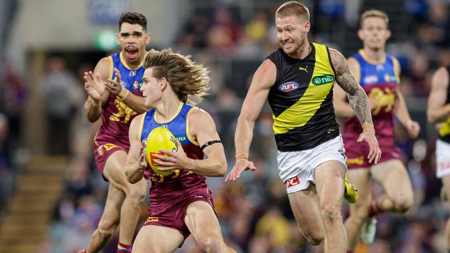 Will Ashcroft gets away from Tiger Nathan Broad. Picture: Russell Freeman/AFL Photos