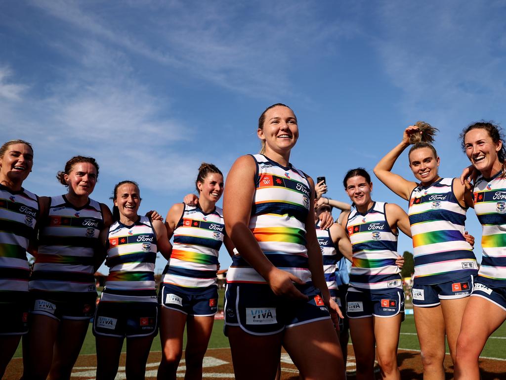 Bella K. Smith of the Cats celebrates with Cats teammates at full-time. Picture: Brendon Thorne/AFL Photos/via Getty Images.