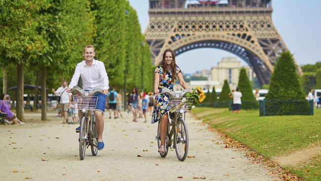 cheapest way to travel paris