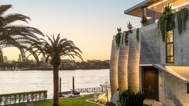 ‘Gill House’ at 52 Wendell St, Norman Park, has sold for a figure in the 'mid-teens'. Image supplied.
