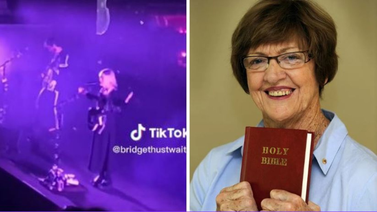 Musician starts foul chant abusing tennis champ Margaret Court during gig