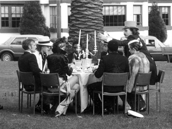 People enjoy lunch by candlelight in 1979.