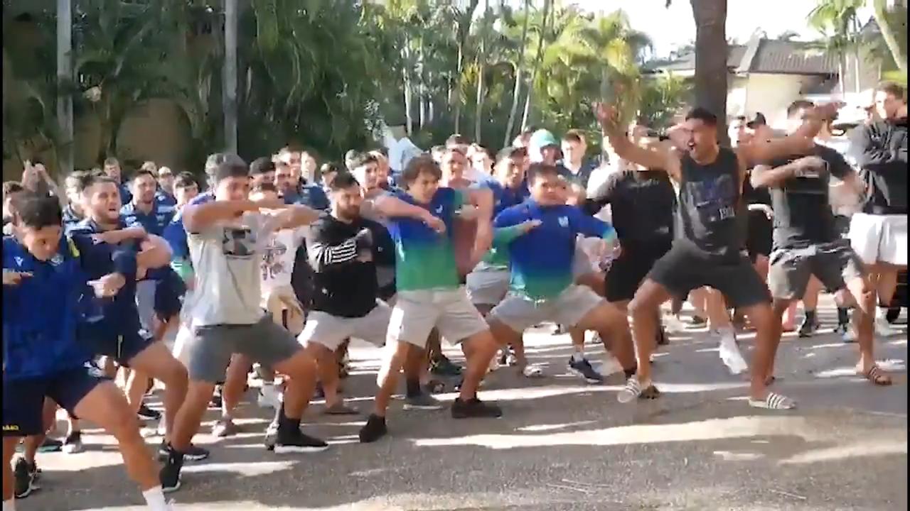 Players gathered to farewell Roger Tuivasa-Sheck with a haka.