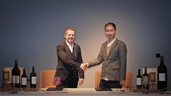 Penfolds managing director, Tom King, (L) and Stone & Moon Founder, XuanHao Kang.