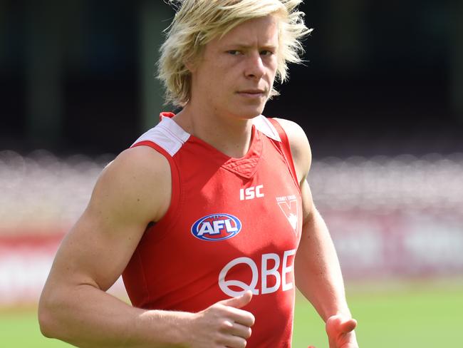 Swans player Isaac Heeney during a training session during a training session at the SCG in Sydney, Wednesday, Sept. 21, 2016. Gary Rohan and Kurt Tippett have run with the main Sydney group at the start of training on Wednesday morning, in their last major hit out before Friday's AFL preliminary final against Geelong. (AAP Image/Dean Lewins) NO ARCHIVING