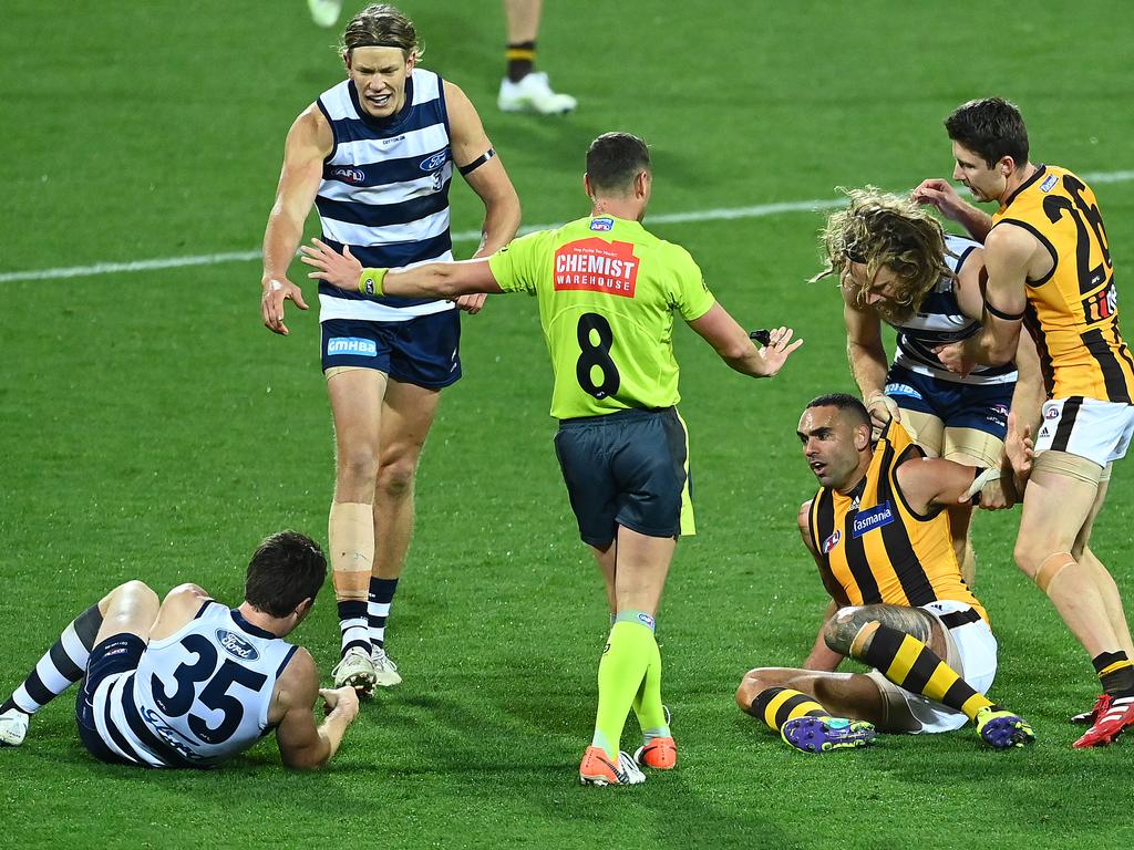 Afl 2020 Garry Lyon Slams Patrick Dangerfield For Sling Tackle Comment