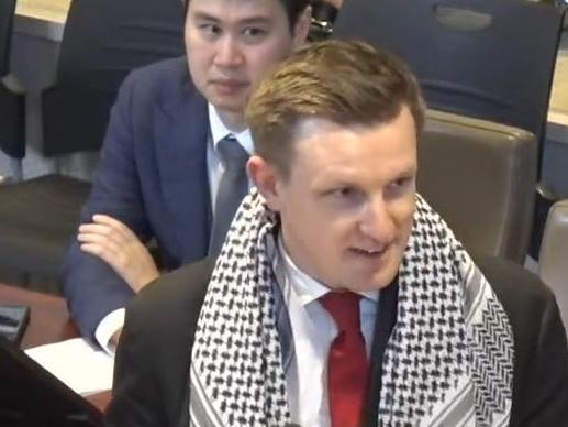 NSW Young Lawyers Secretary Seth Harlen giving an admissions address to the NSW Supreme Court in a keffiyeh.