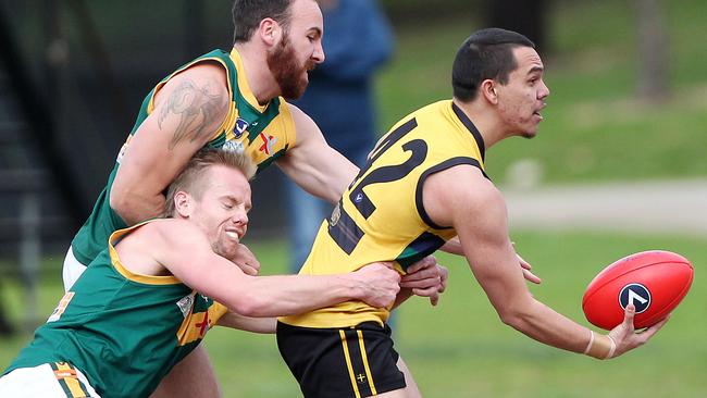 s07pp203 VAFA (Div 2): st marys salesian v old eltham collegians at Ferndale Park, Glen Iris. St Marys Salesian No. 42 Braedon McLean gets the ball away from Eltham Collegians NO. 6 and 63. Picture: Sarah Matray