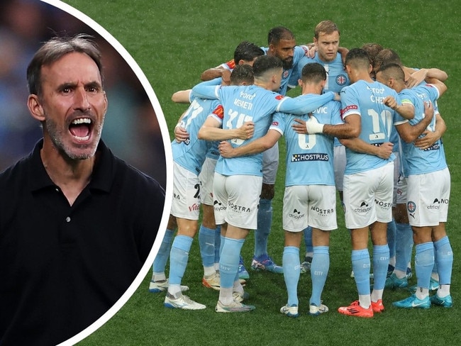 Melbourne City coach Aurelio Vidmar, and the team in a huddle.