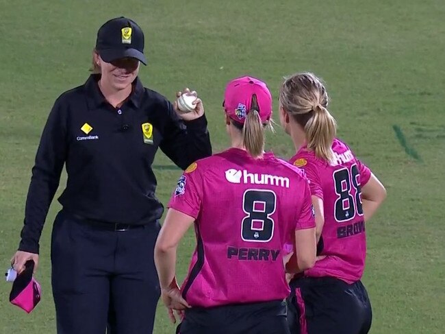 The umpire wasn't sure if Ellyse Perry had taken the catch.