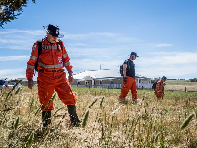 Police and SES crews search for Karen Ristevski near Toolern Vale. Picture: Jake Nowakowski